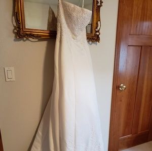 Oleg Cassini wedding dress